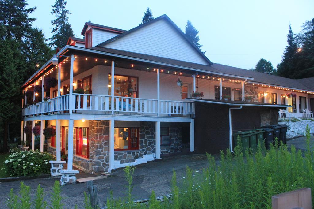 Motel Des Pays D'En Haut Val-David Esterno foto