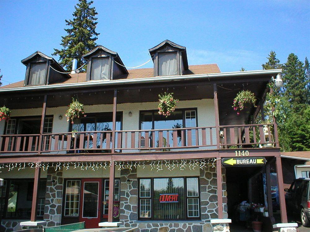 Motel Des Pays D'En Haut Val-David Esterno foto