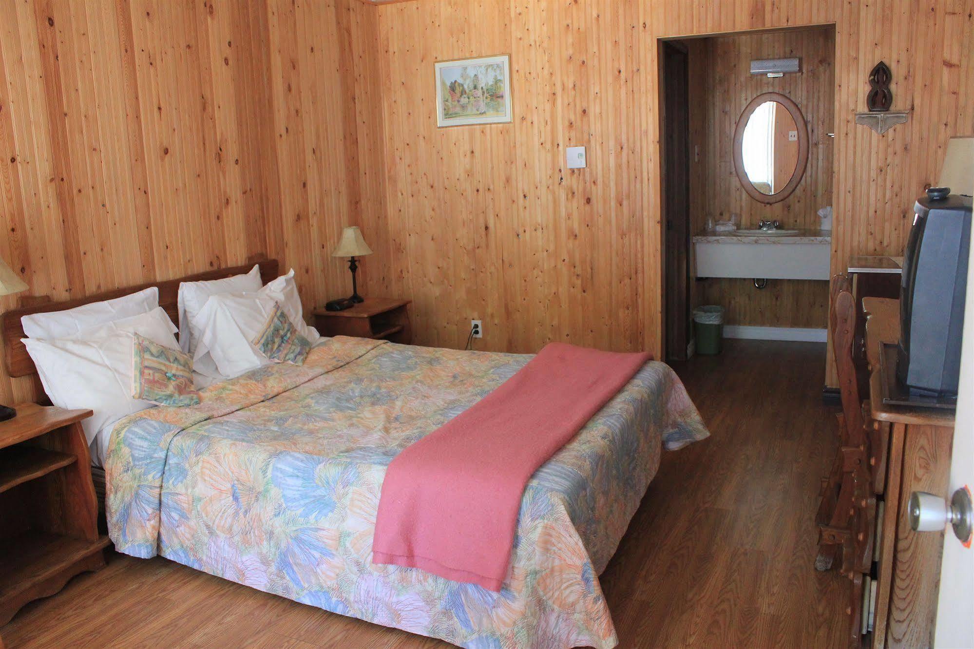 Motel Des Pays D'En Haut Val-David Esterno foto