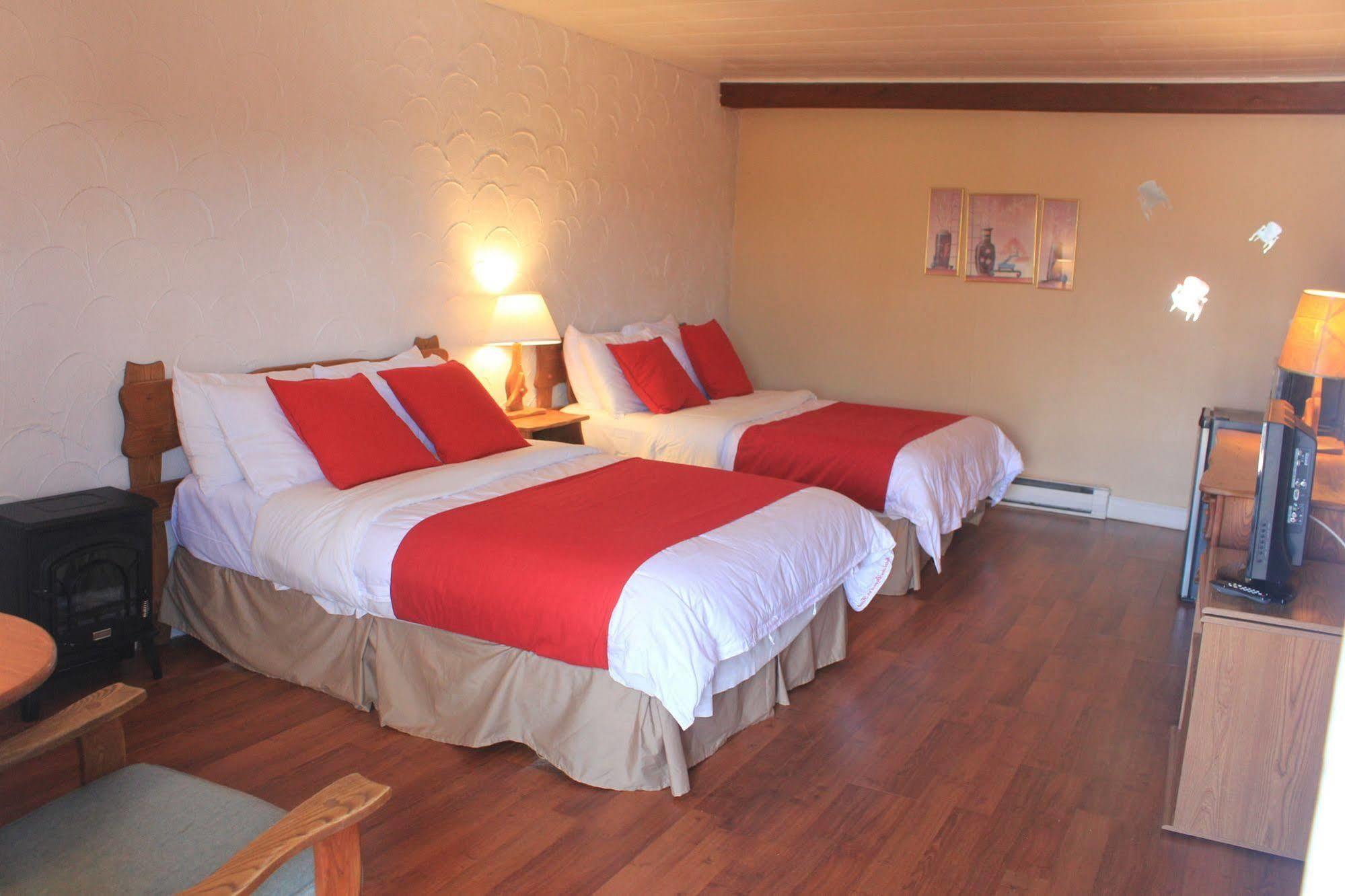 Motel Des Pays D'En Haut Val-David Esterno foto