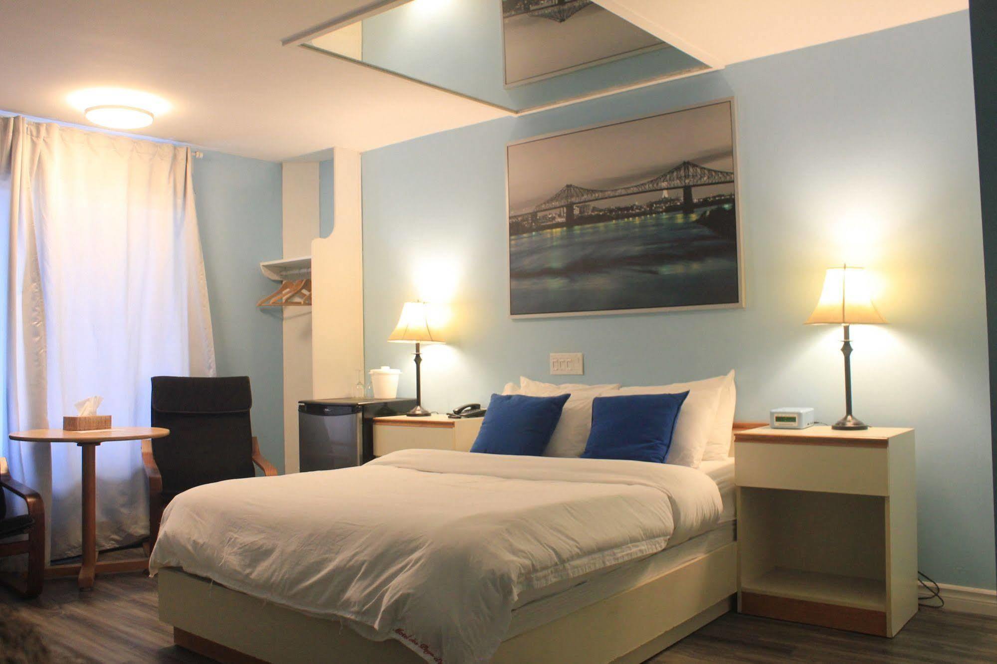 Motel Des Pays D'En Haut Val-David Esterno foto