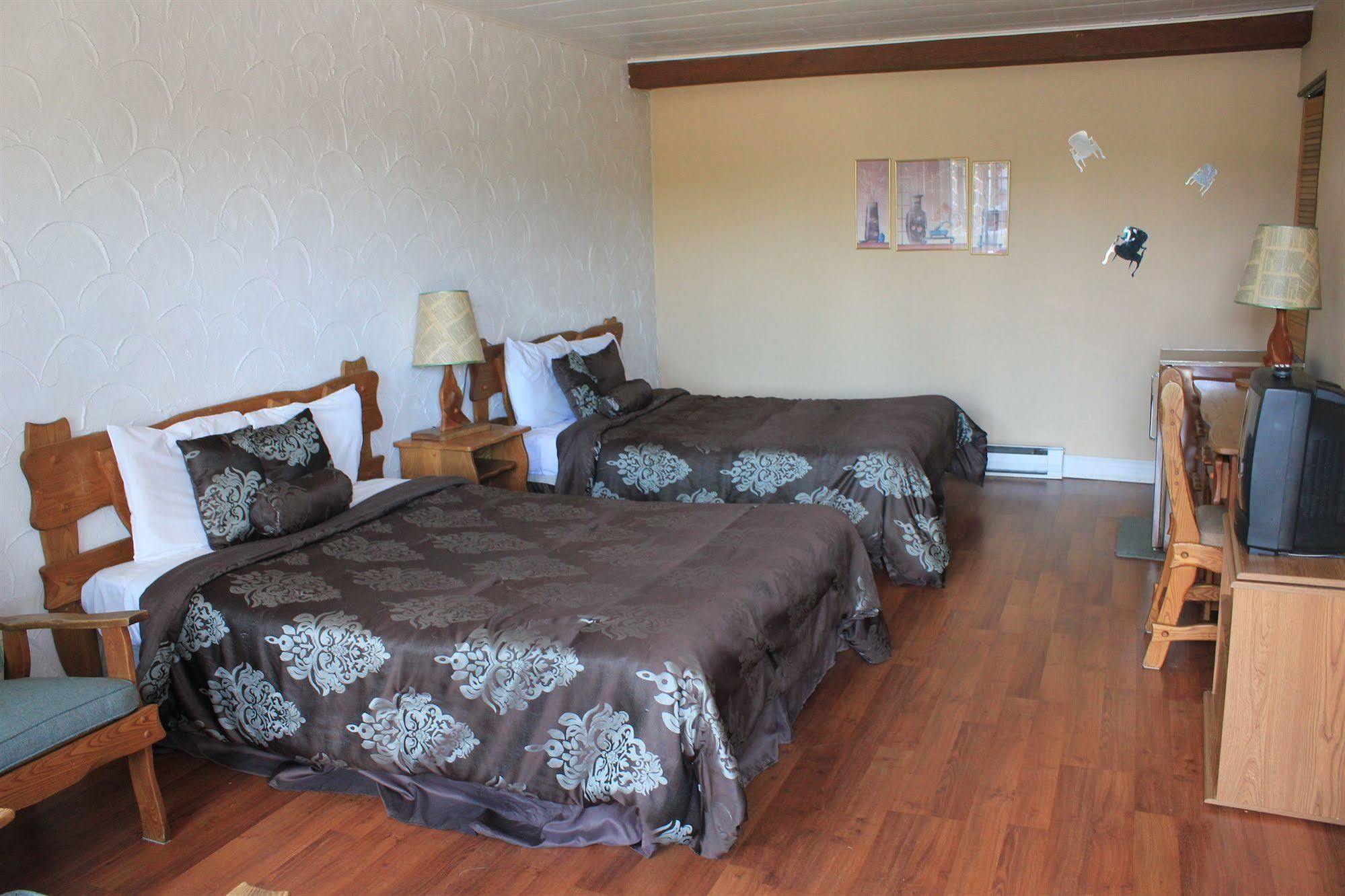 Motel Des Pays D'En Haut Val-David Esterno foto