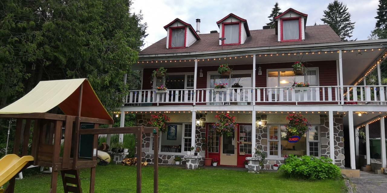 Motel Des Pays D'En Haut Val-David Esterno foto